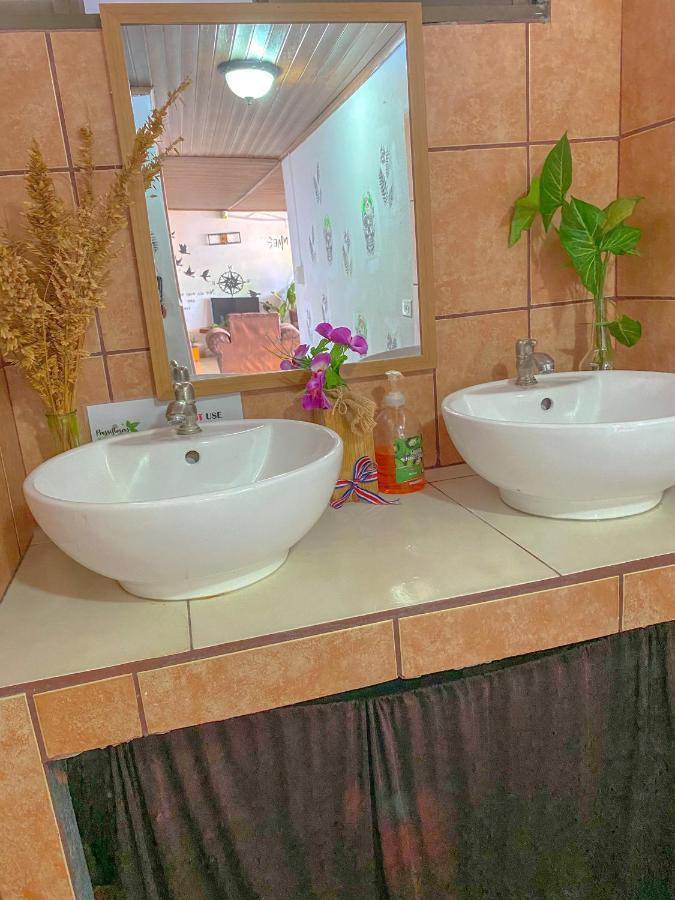 Hostel Bato'S Quepos Zewnętrze zdjęcie
