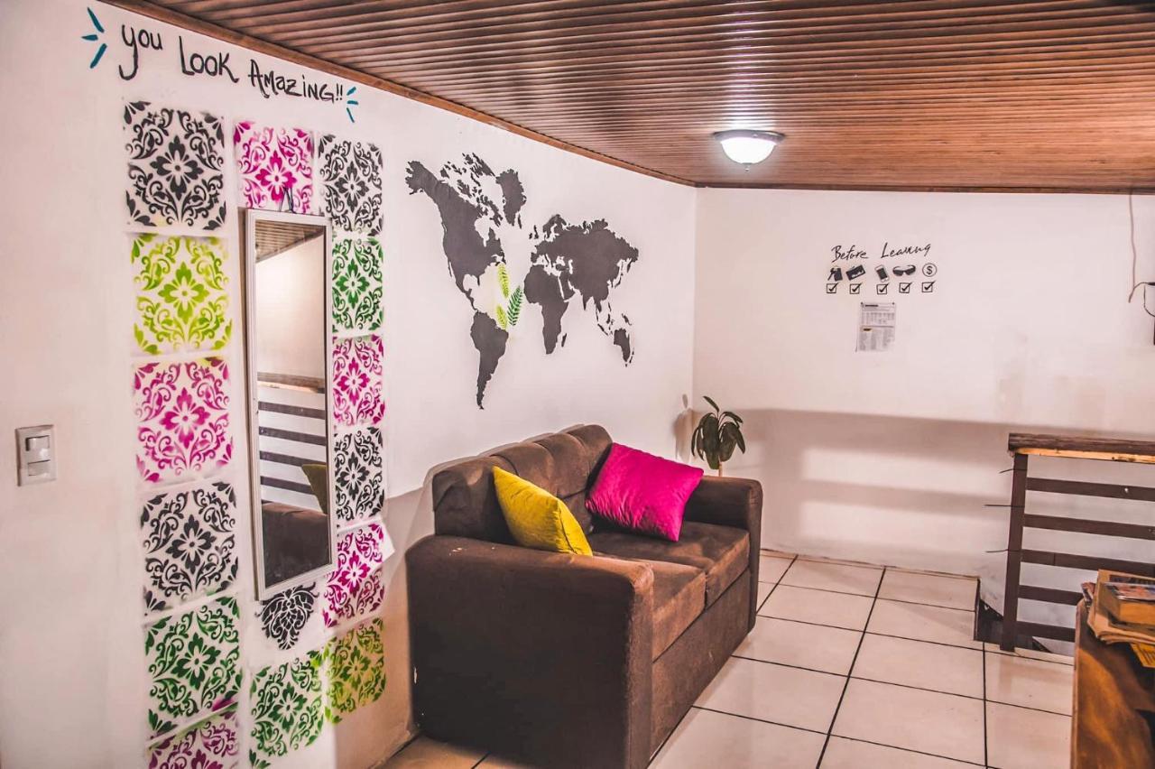 Hostel Bato'S Quepos Zewnętrze zdjęcie