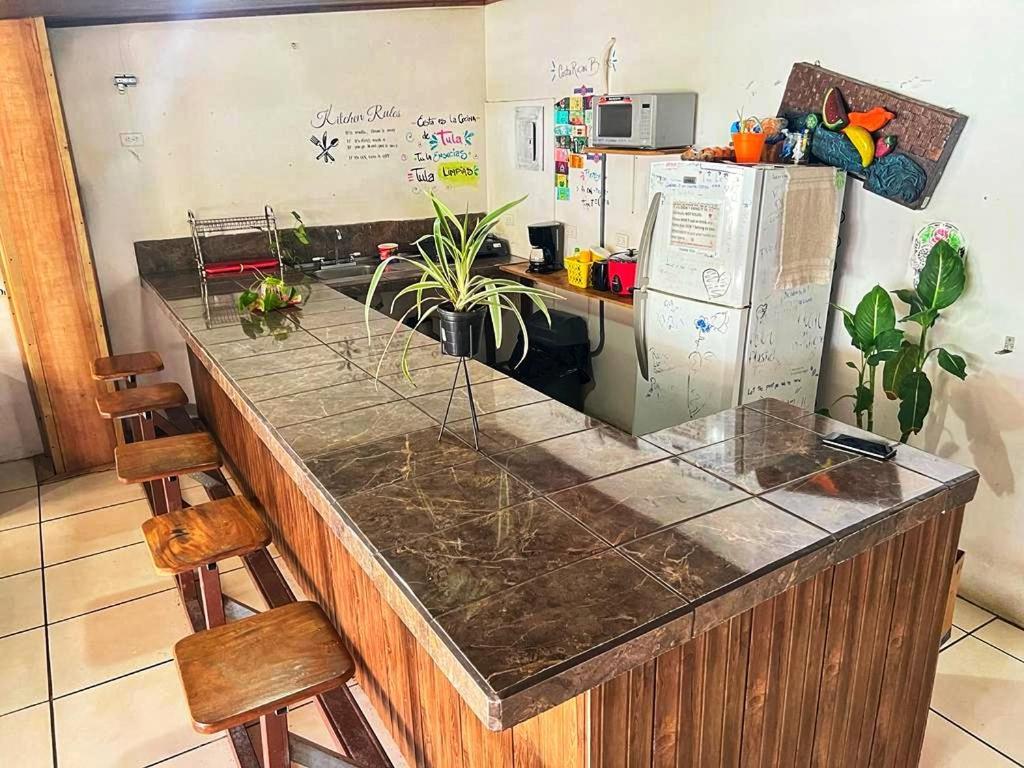 Hostel Bato'S Quepos Zewnętrze zdjęcie