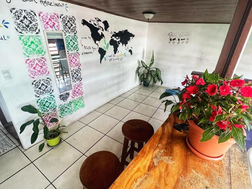 Hostel Bato'S Quepos Zewnętrze zdjęcie