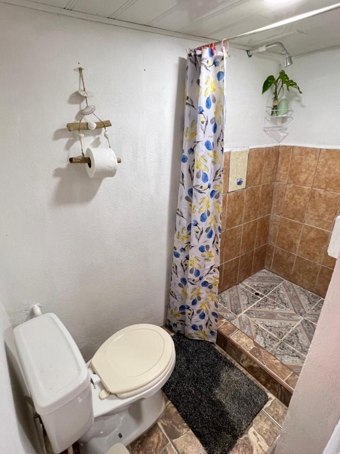 Hostel Bato'S Quepos Zewnętrze zdjęcie
